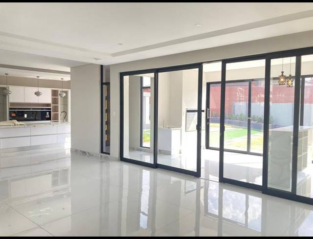 5 BEDROOM HOUSE FOR SALE IN SIX FOUNTAINS RESIDENTIAL ESTATE